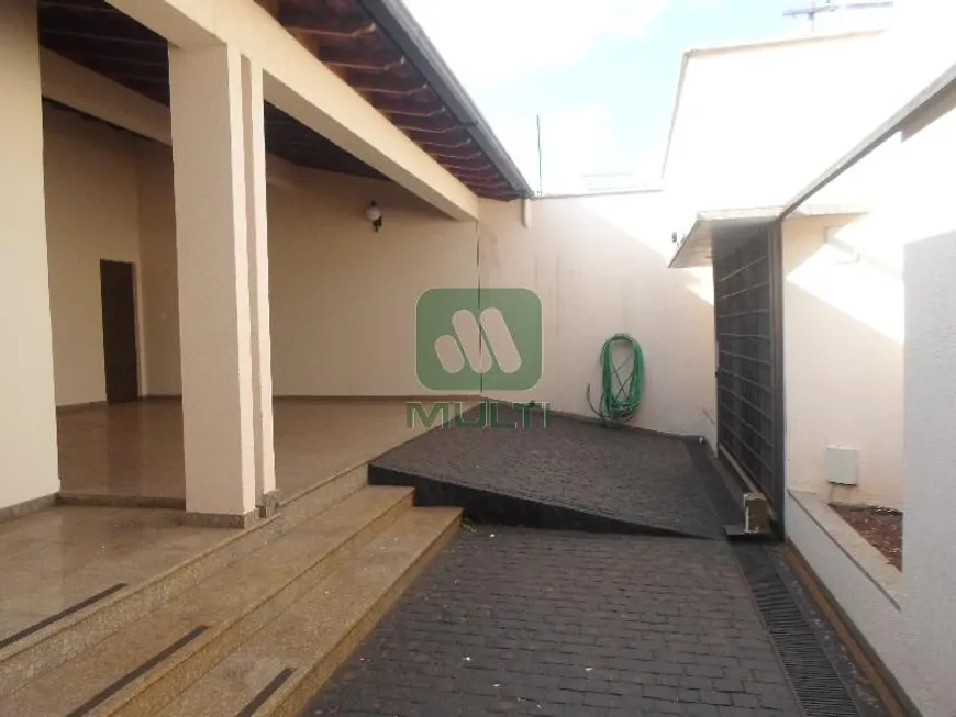 Foto 1 de Casa com 3 Quartos para alugar, 311m² em Brasil, Uberlândia
