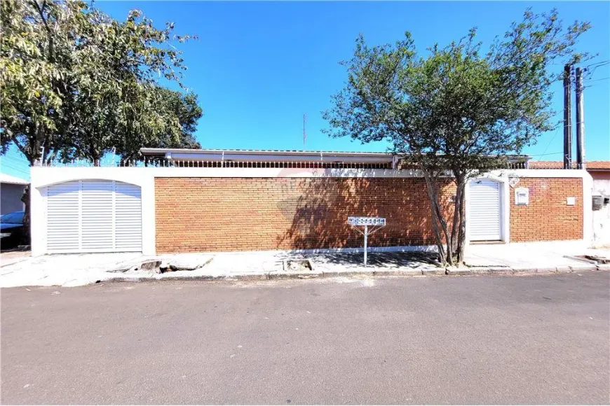 Foto 1 de Casa com 4 Quartos à venda, 160m² em Jardim Brasil, Botucatu