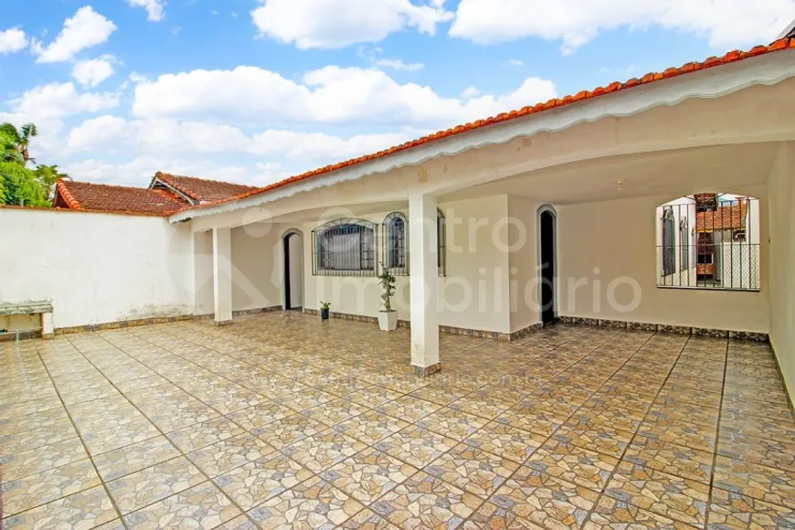 Foto 1 de Casa com 3 Quartos à venda, 137m² em Balneario Sambura, Peruíbe