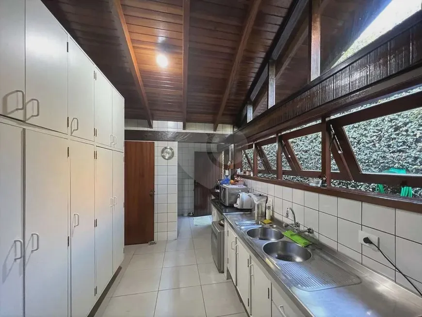 Foto 1 de Fazenda/Sítio com 4 Quartos à venda, 320m² em Chácara dos Lagos, Carapicuíba