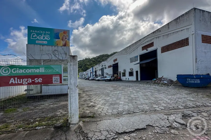 Foto 1 de Galpão/Depósito/Armazém para alugar, 1800m² em Forquilhinhas, São José