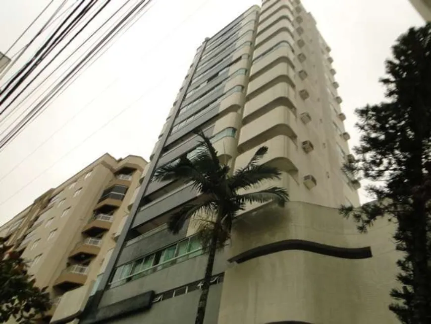 Foto 1 de Apartamento com 3 Quartos para alugar, 110m² em Centro, Balneário Camboriú