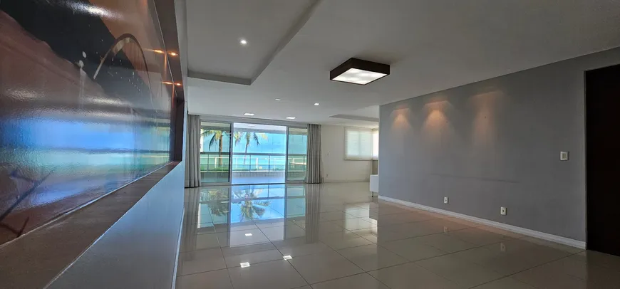 Foto 1 de Apartamento com 4 Quartos à venda, 230m² em Ponta De Campina, Cabedelo