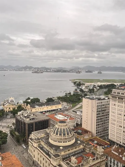 Foto 1 de Galpão/Depósito/Armazém para venda ou aluguel, 145m² em Centro, Rio de Janeiro