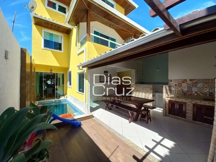 Foto 1 de Casa com 3 Quartos à venda, 313m² em Costazul, Rio das Ostras