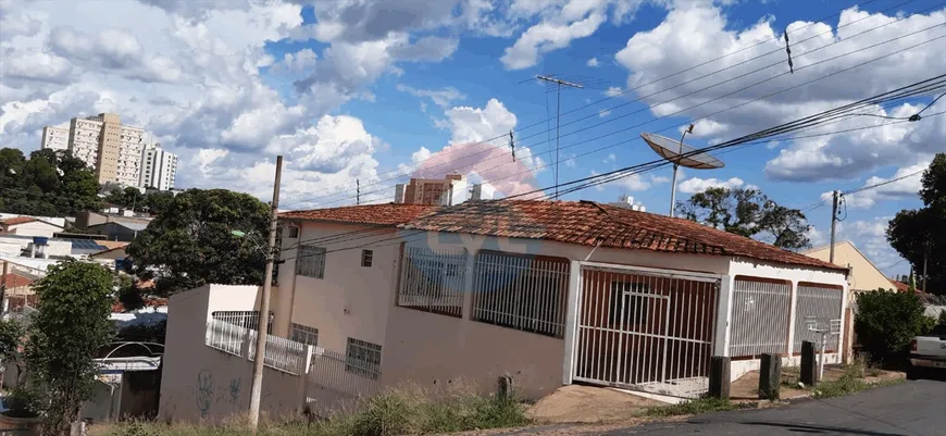 Foto 1 de Casa com 3 Quartos à venda, 241m² em Goiabeiras, Cuiabá