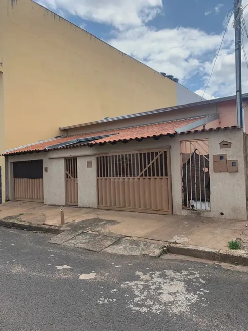 Foto 1 de Casa com 3 Quartos à venda, 240m² em Planalto, Uberlândia