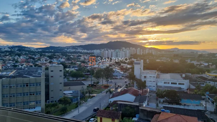 Foto 1 de Apartamento com 2 Quartos à venda, 77m² em Itacorubi, Florianópolis