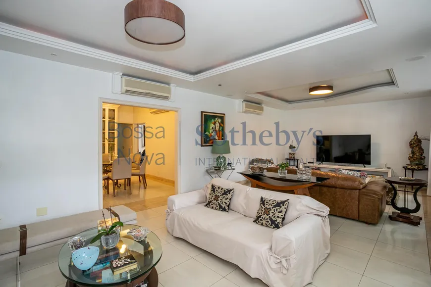 Foto 1 de Apartamento com 4 Quartos para venda ou aluguel, 180m² em Leblon, Rio de Janeiro