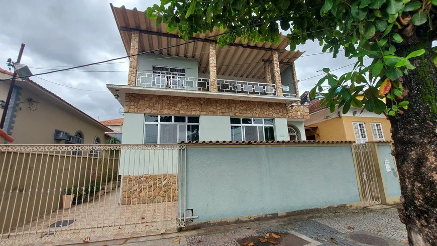 Foto 1 de Casa com 6 Quartos à venda, 280m² em Marechal Hermes, Rio de Janeiro