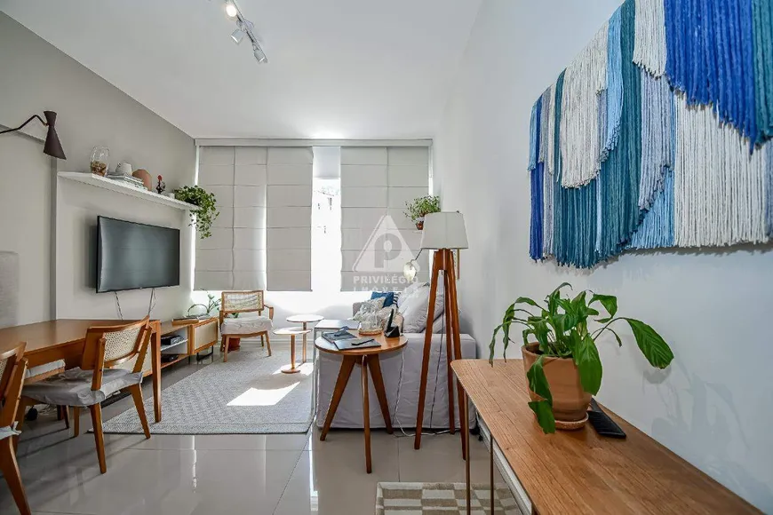 Foto 1 de Apartamento com 2 Quartos à venda, 79m² em Copacabana, Rio de Janeiro