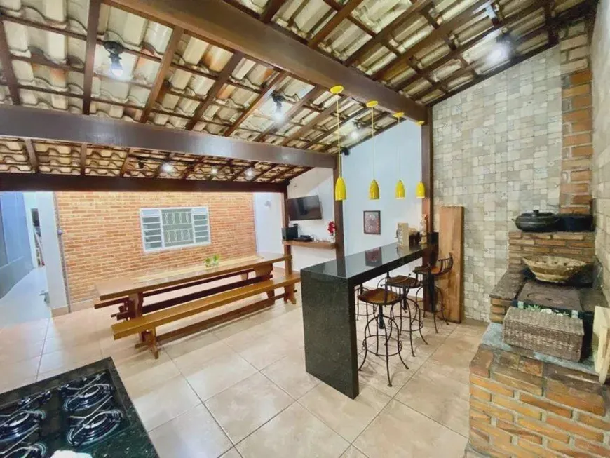 Foto 1 de Casa com 3 Quartos à venda, 200m² em Água Rasa, São Paulo