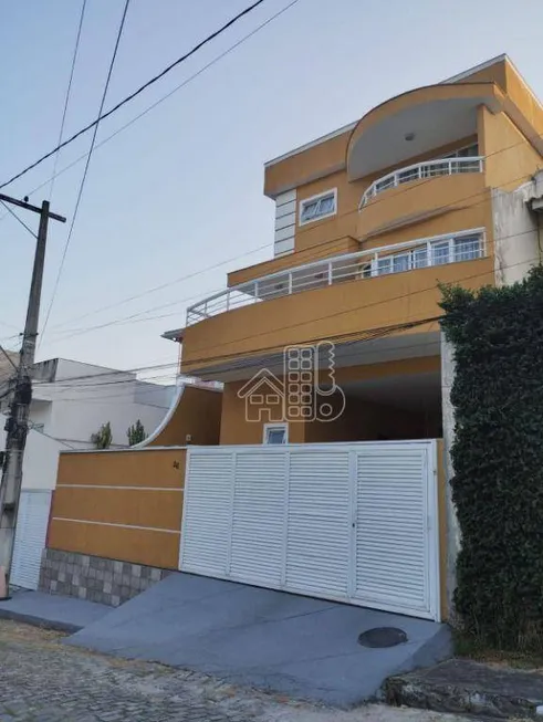 Foto 1 de Casa de Condomínio com 3 Quartos à venda, 246m² em Arsenal, São Gonçalo