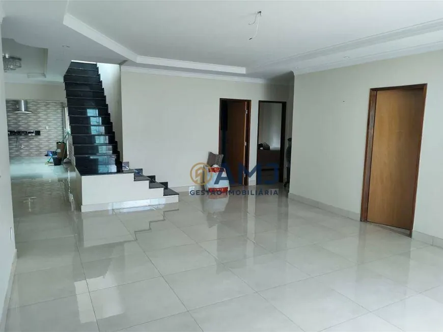 Foto 1 de Sobrado com 5 Quartos à venda, 230m² em Conjunto Vera Cruz, Goiânia