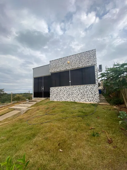 Foto 1 de Fazenda/Sítio com 3 Quartos à venda, 470m² em Centro, Mateus Leme