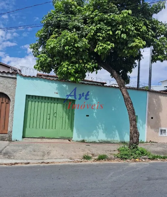 Foto 1 de Casa com 4 Quartos à venda, 210m² em São João Batista, Belo Horizonte