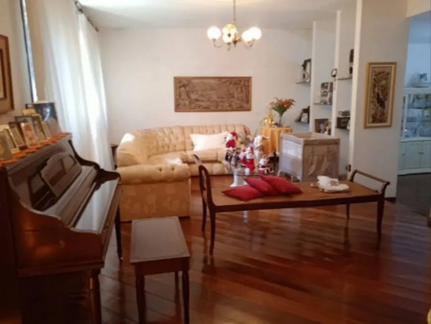 Foto 1 de Casa com 4 Quartos à venda, 354m² em Mangabeiras, Belo Horizonte