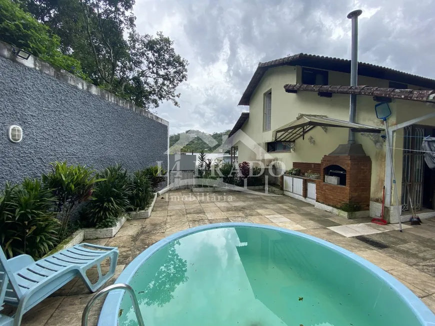 Foto 1 de Casa com 5 Quartos à venda, 195m² em Quitandinha, Petrópolis
