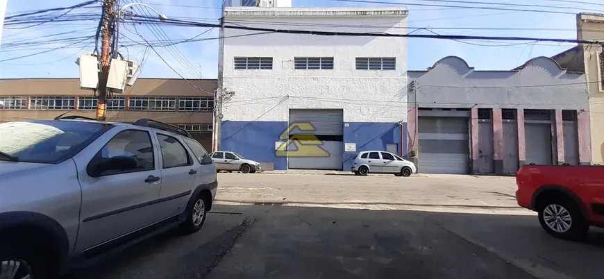 Foto 1 de Galpão/Depósito/Armazém com 4 Quartos à venda, 1800m² em Santo Cristo, Rio de Janeiro