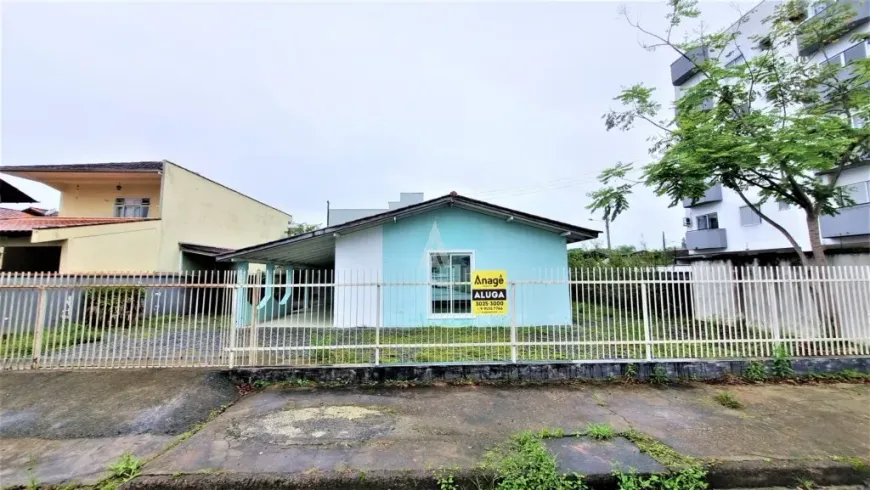 Foto 1 de Casa com 3 Quartos para alugar, 95m² em Bom Retiro, Joinville