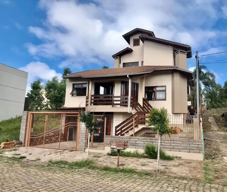 Foto 1 de Casa com 3 Quartos à venda, 218m² em Nossa Senhora da Saúde, Caxias do Sul