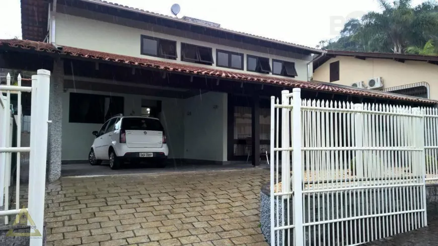 Foto 1 de Casa com 3 Quartos à venda, 260m² em Velha, Blumenau