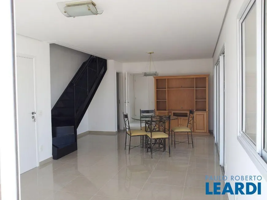Foto 1 de Apartamento com 3 Quartos para venda ou aluguel, 227m² em Santo Amaro, São Paulo