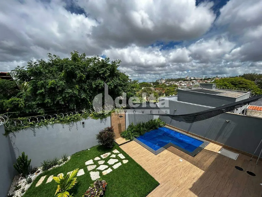 Foto 1 de Casa com 3 Quartos à venda, 200m² em Jardim Inconfidência, Uberlândia