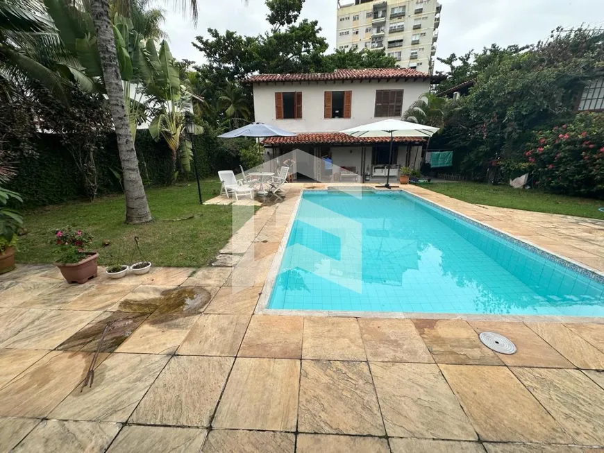 Foto 1 de Casa com 4 Quartos para alugar, 250m² em Barra da Tijuca, Rio de Janeiro