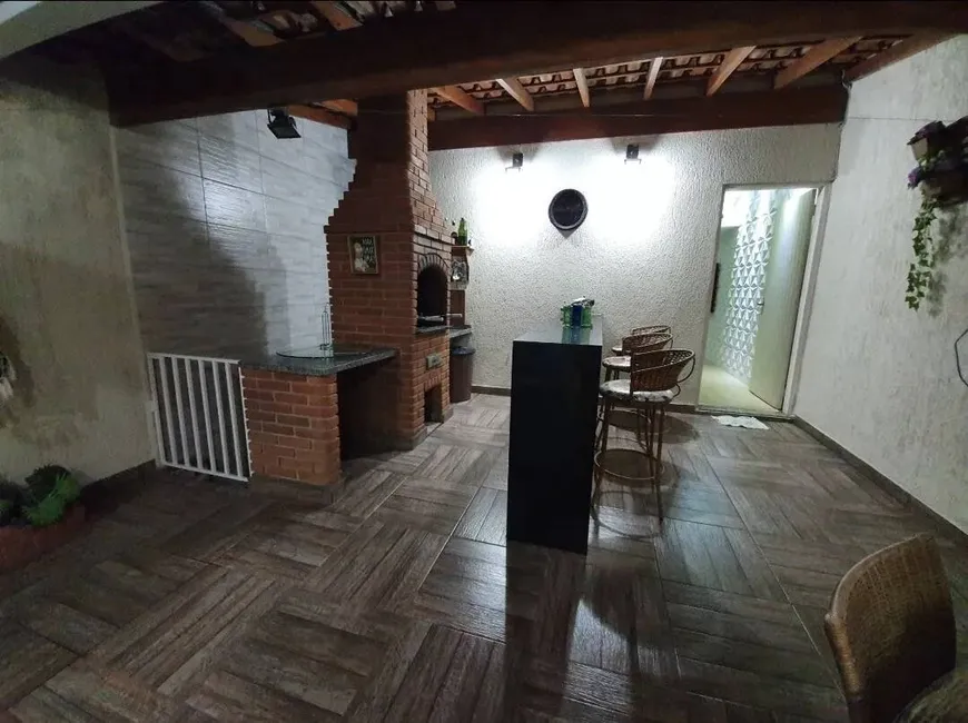 Foto 1 de Sobrado com 3 Quartos à venda, 250m² em Jardim D'abril, Osasco