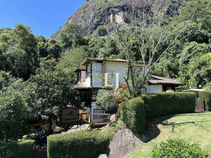 Foto 1 de Casa de Condomínio com 3 Quartos à venda, 273m² em Itaipava, Petrópolis