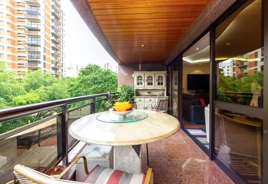 Foto 1 de Apartamento com 4 Quartos à venda, 208m² em Real Parque, São Paulo