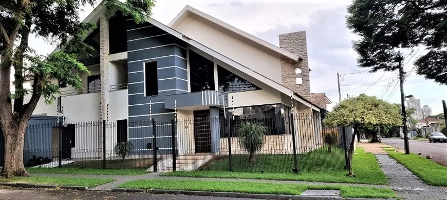 Foto 1 de Sobrado com 4 Quartos à venda, 330m² em Zona 03, Maringá