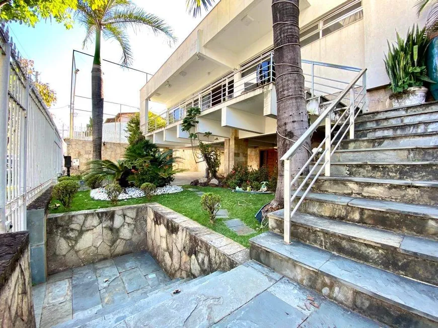 Foto 1 de Casa com 4 Quartos para alugar, 200m² em São José, Belo Horizonte