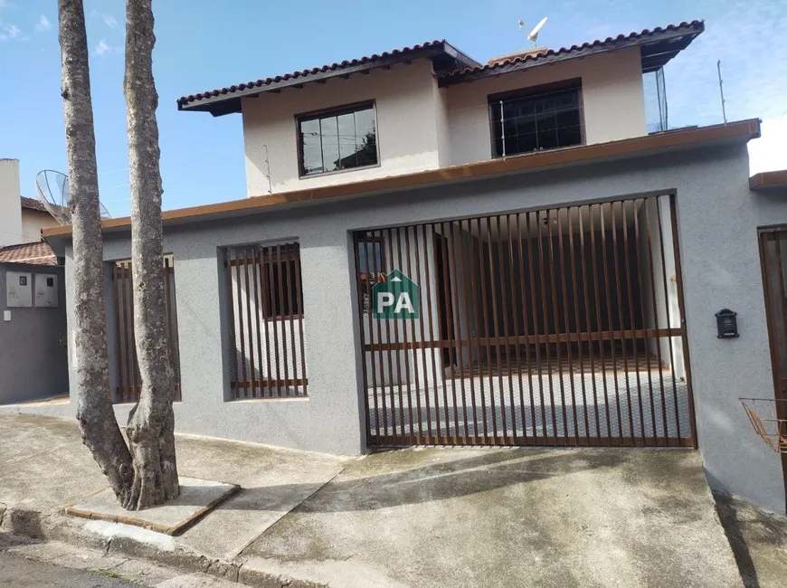 Foto 1 de Casa com 3 Quartos à venda, 227m² em Jardim Ipê, Poços de Caldas