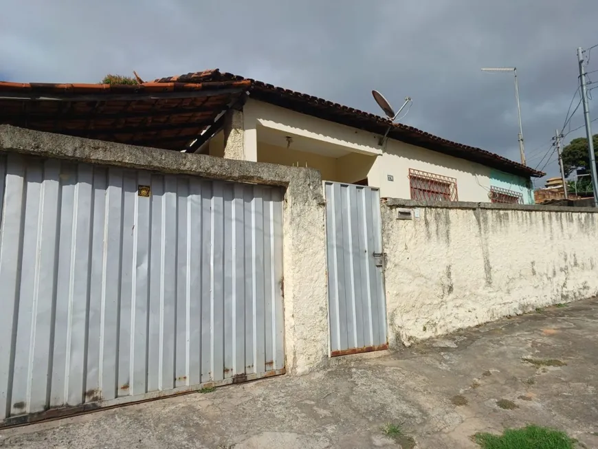 Foto 1 de Casa com 3 Quartos à venda, 430m² em Minascaixa, Belo Horizonte