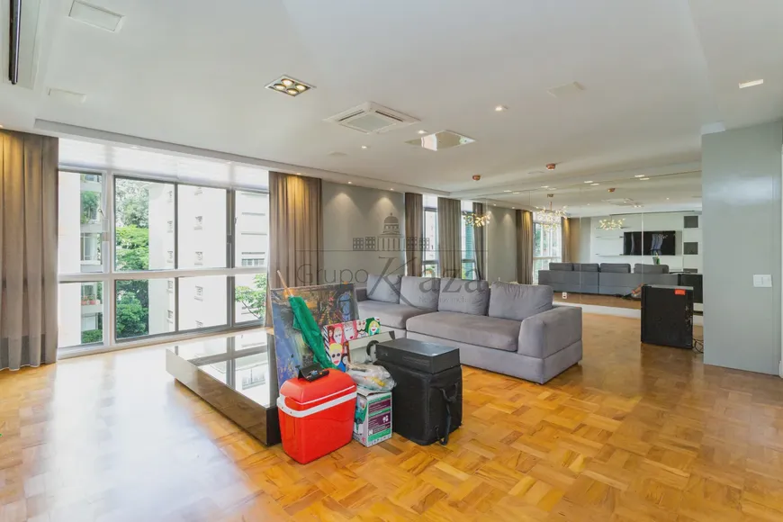 Foto 1 de Apartamento com 3 Quartos à venda, 211m² em Higienópolis, São Paulo
