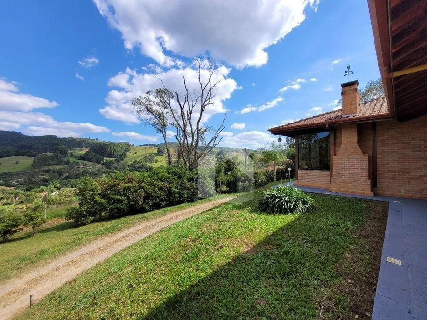 Foto 1 de Fazenda/Sítio com 3 Quartos à venda, 247m² em Laranjeiras de Caldas, Caldas