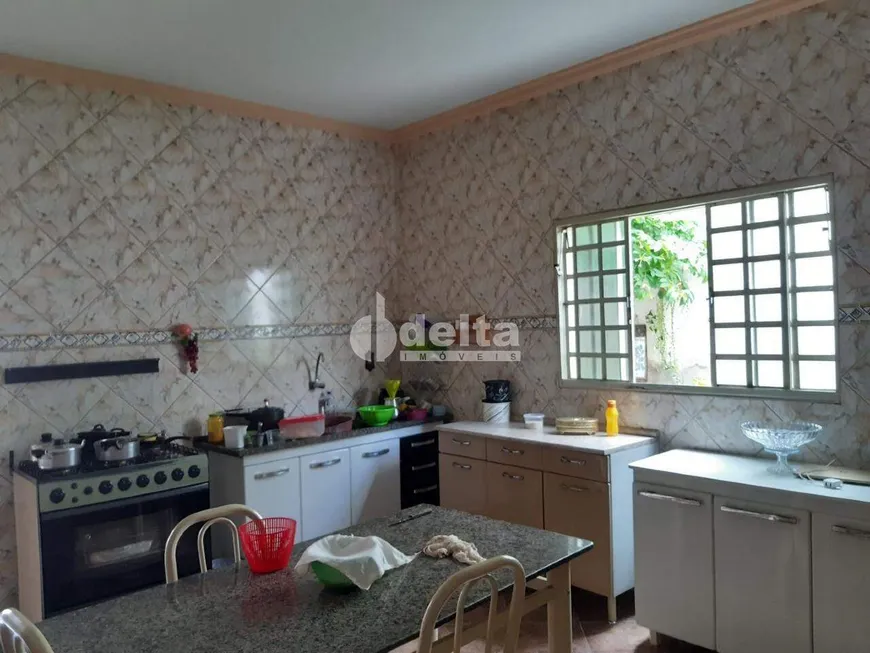 Foto 1 de Casa com 2 Quartos à venda, 200m² em Santa Rosa, Uberlândia