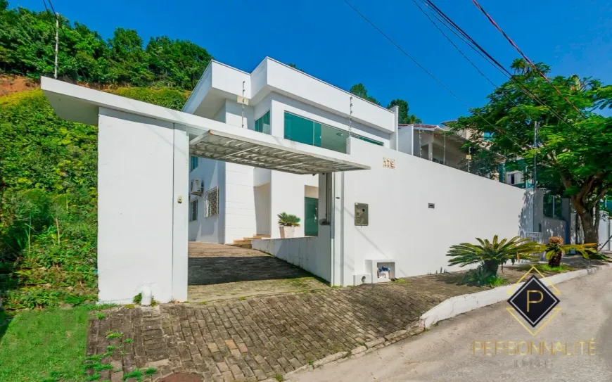 Foto 1 de Casa com 4 Quartos à venda, 490m² em Praia dos Amores, Balneário Camboriú