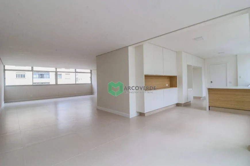 Foto 1 de Apartamento com 3 Quartos à venda, 235m² em Higienópolis, São Paulo