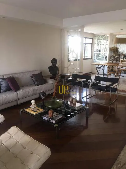 Foto 1 de Apartamento com 4 Quartos para venda ou aluguel, 230m² em Moema, São Paulo