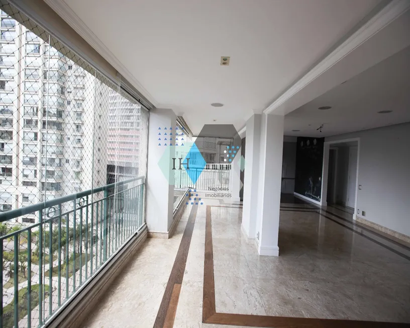 Foto 1 de Apartamento com 4 Quartos para alugar, 168m² em Vila Gertrudes, São Paulo