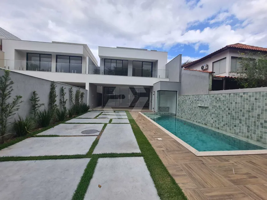 Foto 1 de Casa de Condomínio com 4 Quartos à venda, 310m² em Barra da Tijuca, Rio de Janeiro