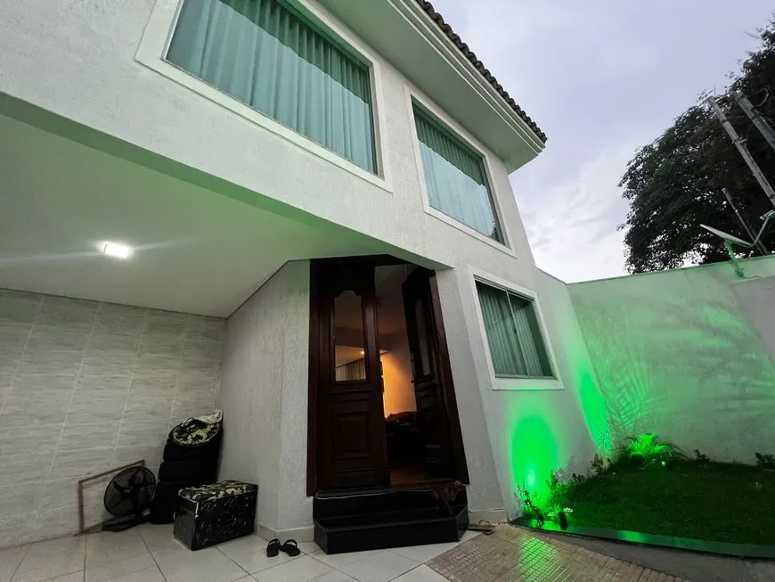 Foto 1 de Casa com 3 Quartos à venda, 297m² em Santa Mônica, Belo Horizonte