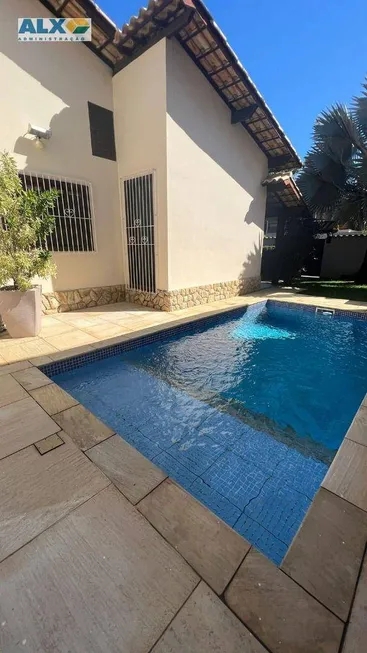 Foto 1 de Casa com 3 Quartos à venda, 405m² em Itaipu, Niterói