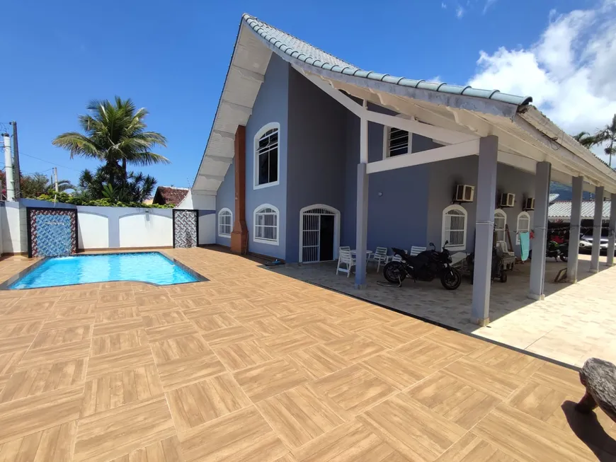 Foto 1 de Casa com 6 Quartos à venda, 430m² em Balneario Florida, Praia Grande