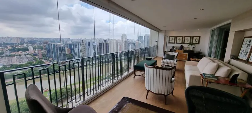 Foto 1 de Apartamento com 2 Quartos à venda, 300m² em Jardim Panorama, São Paulo