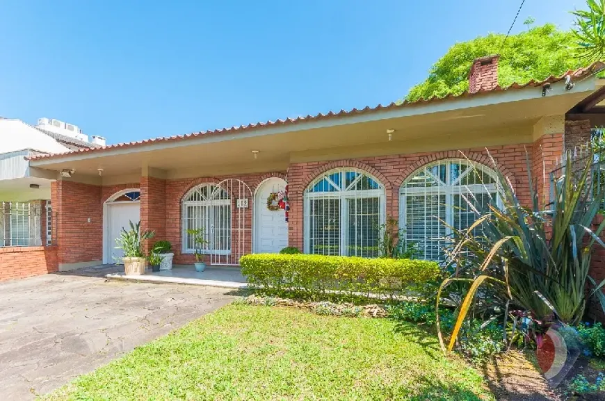 Foto 1 de Casa com 4 Quartos à venda, 273m² em Vila Assunção, Porto Alegre