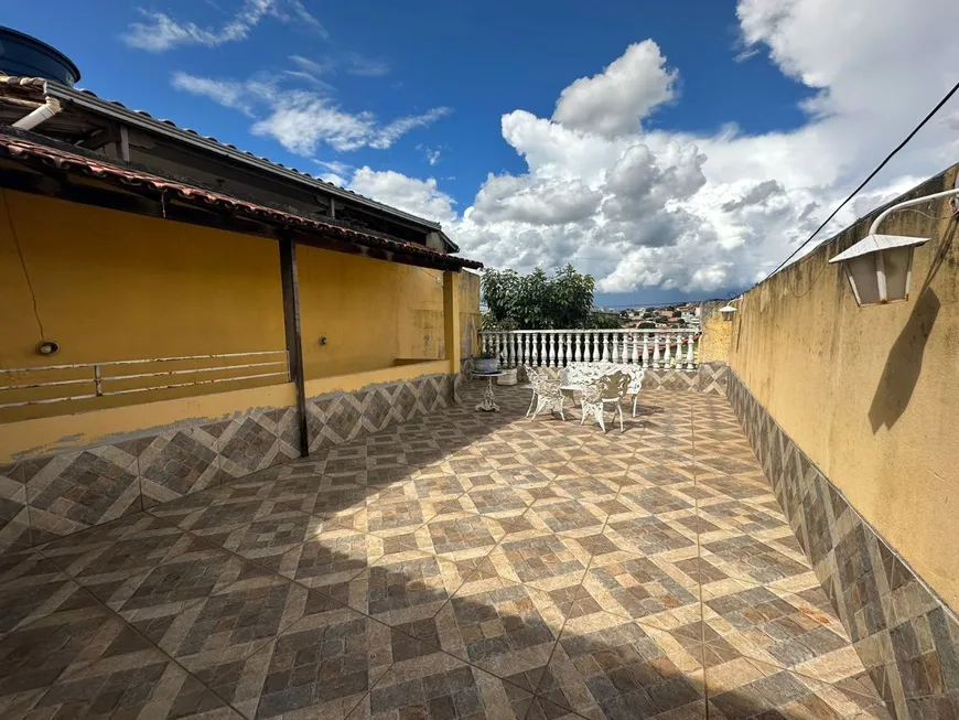 Foto 1 de Casa com 3 Quartos para alugar, 180m² em Planalto, Belo Horizonte